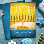 Hanukkah Stilvolle Gelbe goldene Menorah auf Aquam Feiertagskarte<br><div class="desc">"Happy Hanukkah". Eine nah-up Foto Illustration einer hellen, bunten, gelben goldenen künstlerischen Menorah auf einem strukturierten aquamarinen blauen Hintergrund hilft Ihnen, den Urlaub von Hanukkah einzuleiten. Genießen Sie die Wärme und Freude der Urlaubssaison, wenn Sie diese atemberaubende, farbenfrohe Hanukkah-Grußkarte schicken. Passende Umschläge, Aufkleber, Totbeutel, Packpapier, Serviertablette und andere Produkte sind...</div>