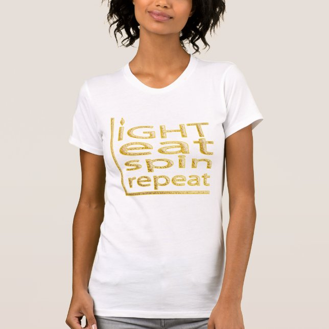 Hanukkah TShirt "LIGHT EAT SPIN REPEAT" Gold (Vorderseite)