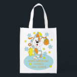Hanukkah Zeevie Celebrates Lebensmitteltasche Wiederverwendbare Einkaufstasche<br><div class="desc">Hanukkah Zeevie Celebrates, weiße, zweiseitige Tasche. Alle Designelemente können bearbeitet werden. Alle bearbeitbaren Texte können gelöscht und durch eine eigene Nachricht ersetzt werden. Verwenden Sie Ihre Lieblingsfarbe, Schriftart und Stil. Happy Hanukkah/Chanukah! Stil: Wiederverwendbare Beutel Grün gehen und retten den Planeten mit unserer wiederverwendbaren Lebensmitteltasche! Diese Tasche ist aus einem leichten...</div>
