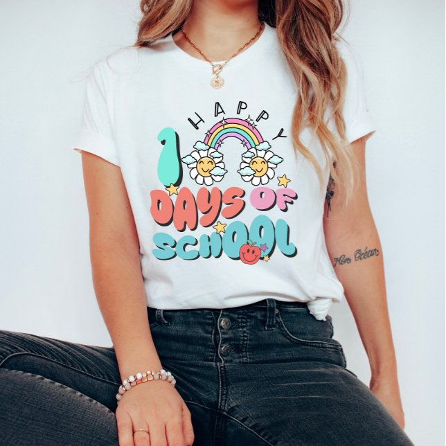 Happy 100 Days of School Retro Rainbow Teacher T-Shirt (Von Creator hochgeladen)