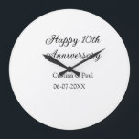 Happy 10. Jubiläum einfache minimale Hochzeitsbeze Große Wanduhr<br><div class="desc">Gestaltung</div>