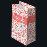 Happy 40th Birthday Number Pattern Coral/White 40 Kleine Geschenktüte<br><div class="desc">Meilenstein Nr. 40: Einfache Personalisierung des Geschenketiketts und "Happy 40th Birthday" mit der mitgelieferten Textvorlage. Dieses Design ist ein Korallen-Weiß-Zahlenmuster mit Meilenstein Nummer 40 wiederholt in verschiedenen Größen und Winkeln in einem Allround-Druck. Es gibt ein gedrucktes Band und ein Geschenktag mit Vorlagen, um Ihre eigenen Wörter, Namen, Initialen oder Monogramme...</div>