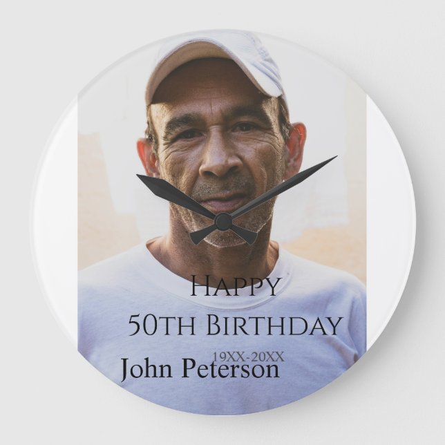 Happy 50th birthday name photo year man simple min große wanduhr (Vorderseite)