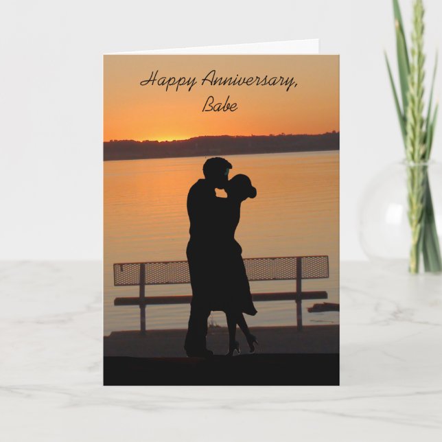 Happy Anniversary Babe, Couple Kissing Sunset Karte (Vorderseite)