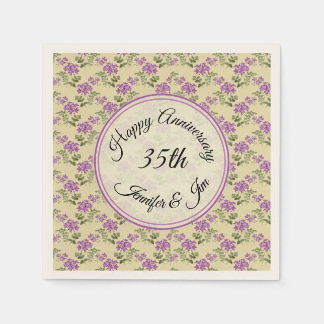Happy Anniversary Lila Violetten auf blassgelb Serviette (Vorderseite)