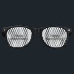 Happy Anniversary Party Retro Sonnenbrille<br><div class="desc">Diese Party-Sonnenbrille enthält die Worte "Happy Anniversary" in einem einzigartigen Print-Schriftart mit goldenen Buchstaben schwarze Kontur. Diese Farbtöne haben eine 100% UV-geschützte,  klare,  kratzfeste Linse mit vollfarbigem Druck und verfügen über einen Mikrofaserbeutel zum Aufbewahren und Reinigen.</div>