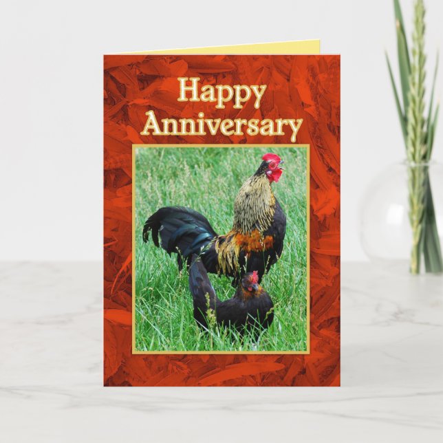 Happy Anniversary Rooster und Hen Red Feathers Karte (Vorderseite)