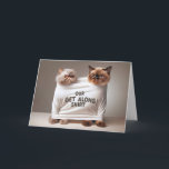 Happy Birthday Cats for Sister Karte<br><div class="desc">Zwei persische Katzen sind humorvoll gequetscht in ein weißes Single Shirt,  das lautet "UNSER GEHEN ZU SHIRT mit verärgerten Ausdrücken auf ihren Gesichtern. Kann zum Geburtstag eines jeden Geschwisters verwendet werden. Text ist bearbeitbar.</div>