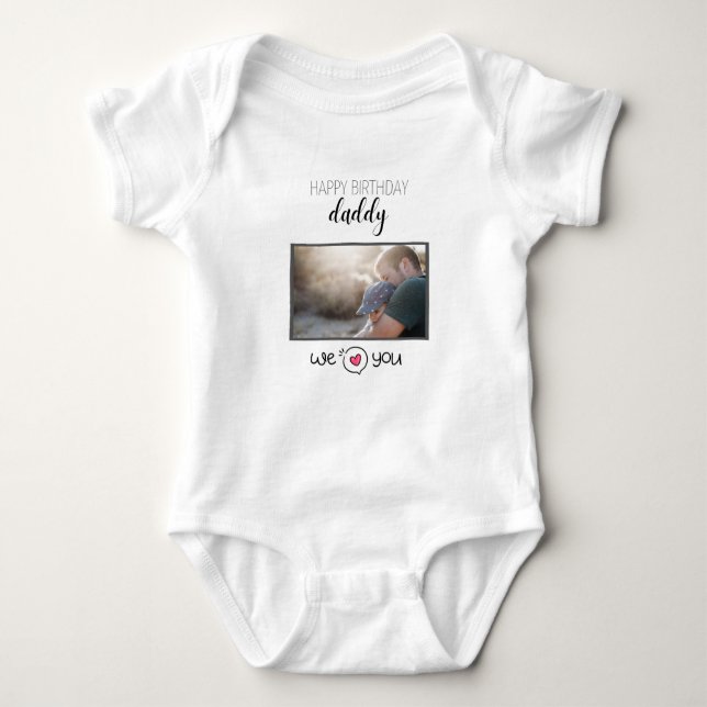 HAPPY BIRTHDAY DADDY BABY BODYSUIT CUSTOM TEXT BABY STRAMPLER (Vorderseite)