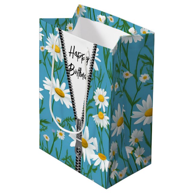 Happy Birthday Daisies mit Zipper Mittlere Geschenktüte (Vorderseite Schrägansicht)