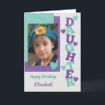 Happy Birthday Daughter lila und grünes Foto Karte<br><div class="desc">Herzlichen Glückwunsch zur Geburtstagstochter. Ersetzen Sie das Foto durch Ihr eigenes und fügen Sie einen Namen und eine Nachricht hinzu. In lila und grün,  mit Liebe Herzen. Wir sind so stolz,  dich unsere Tochter nennen zu können.</div>