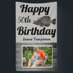Happy Birthday Fishing Foto Name Father Crappie Banner<br><div class="desc">Alles Gute zum Geburtstag Bass Fishing Banner. Personalisieren Sie den Namen und das Alter auf diesem Banner und laden Sie das perfekte Foto zum Angeln zu feiern, die Person in Ihrem Leben, die Lieben zum Angeln gehen. Dieses Banner hat eine Trophäe Crappie. Verwenden Sie die Anpassungsfunktion, um die Platzierung des...</div>