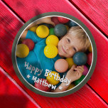 Happy Birthday Modern Simple Star Foto Button<br><div class="desc">Dieses einfache und moderne Design besteht aus Serifentypografie und fügt ein individuelles Foto hinzu.</div>