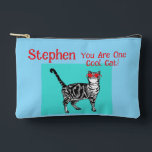 Happy Birthday Sie Cool Tabby Cat Mens Husband Zubehörtasche<br><div class="desc">Herzlichen Glückwunsch zum Geburtstag Sie Cool Tabby Cat Geburtstagskarte. Diese schöne Karte würde jeden Liebhaber von Katzen Anzug machen. Entworfen aus einer meiner originalen Tintenstift-Zeichnungen. Diese Karte wird sicher begeistert sein!</div>