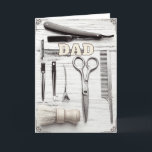 Happy Birthday Vathers Day Barber Grußkarte Karte<br><div class="desc">Dieses Barber Set Design mit filigranen Ecken ist das Richtige für Vaters Geburtstag oder Vatertag. Das Set von Barber-Werkzeugen in sanften Tönen wird Vätern gefallen, die den Vintagen Stil schätzen. Auch ideal für jeden Anlass mit Vater im Sinn. Diese Karte wird im Inneren leer verlassen, damit Sie Ihre eigene spezielle...</div>