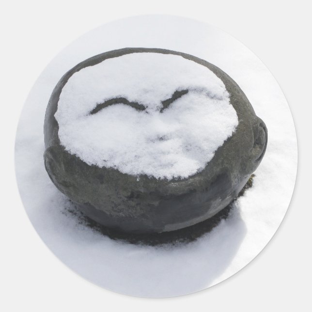 Happy Buddha mit schneegedämpft Runder Aufkleber (Vorderseite)