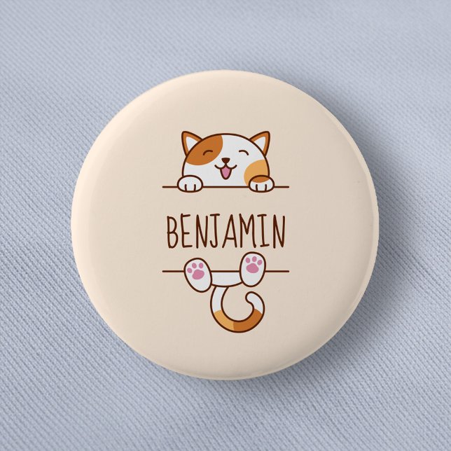 Happy Calico Cat Peeking hinter Individuelle Name Button (Von Creator hochgeladen)