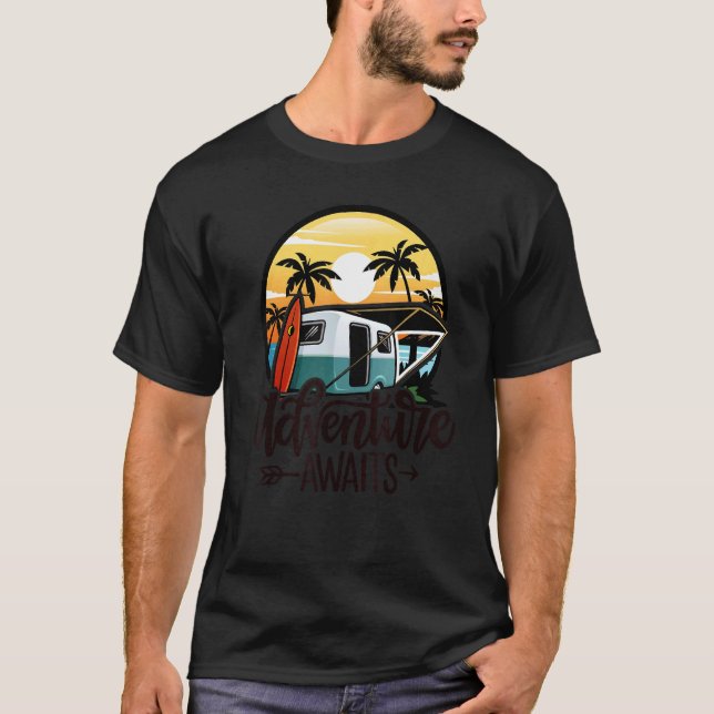 Happy Camper Adventure erwartet T-Shirt (Vorderseite)