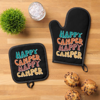 Happy Camper Retro Wavy Text Black Hintergrund Ofenhandschuh & Topflappen-Set
