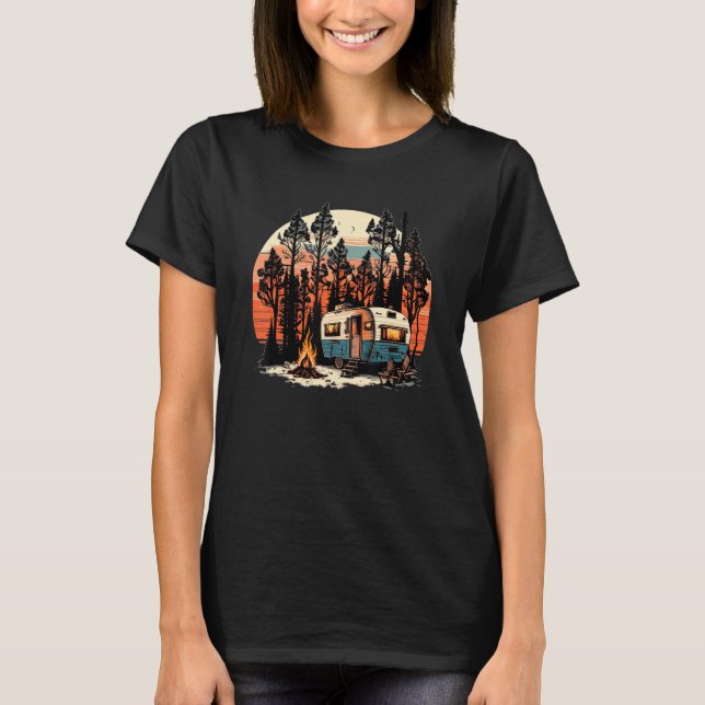 Happy Camper RV Camping Nature Forest & Mountains  T-Shirt (Vorderseite)