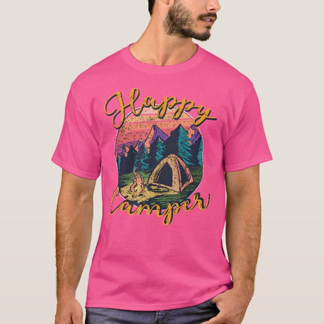Happy Camper Zent Sunset Mountains Campfire T-Shirt (Vorderseite)