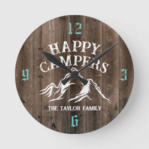Happy Campers Rustic Mountain Camping Name Runde Wanduhr