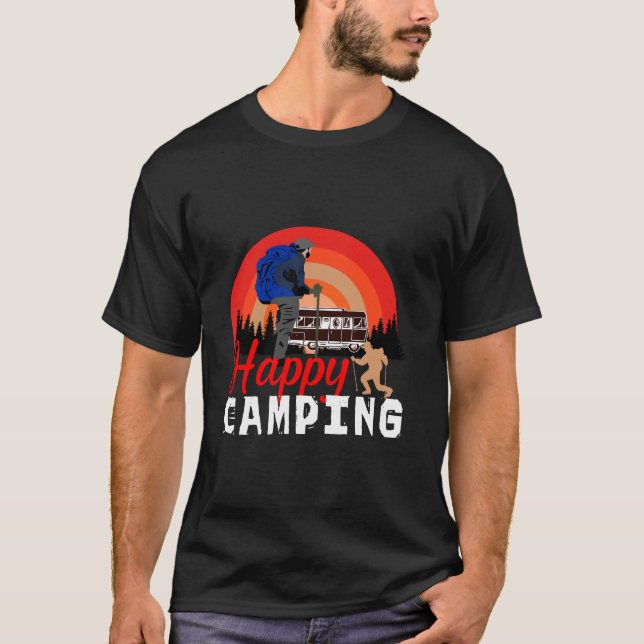 Happy Camping Retro Sunset Hiking Adventure T-Shirt (Vorderseite)