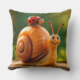 Happy Cartoon Snail Hosting Ladybug Kissen