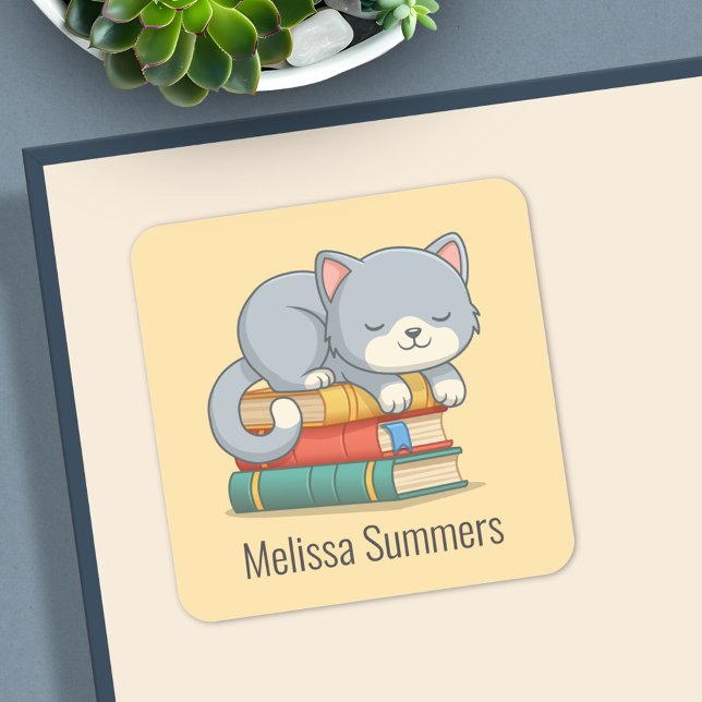 Happy Cat Book Stack Custom Name Bookplate Yellow Quadratischer Aufkleber (Von Creator hochgeladen)
