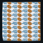 Happy Challah Days Hanukkah Chanukah Brot Loaf Halstuch<br><div class="desc">Bandana präsentiert eine originelle Marker-Illustration eines Laib von herausforderndem Brot,  mit HAPPY CHALLAH DAYS in einem lustigen Schriftart. Perfekt für Hanukkah! Sehen Sie nicht,  wonach Sie suchen? Brauchen Sie Hilfe bei der Anpassung? Kontaktieren Sie Rebecca,  um etwas für Sie entworfen zu haben.</div>