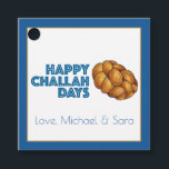 Happy Challah Days Holidays Hanukkah Chanukah Geschenkanhänger<br><div class="desc">Geschenktag zeigt eine originelle Marker-Abbildung eines Laib geflochtenen herausfordernden Brotes, mit HAPPY CHALLAH DAYS in einem blauen Schriftart. Personalisieren Sie einfach mit Ihren Informationen. Dieses Design ist auch auf anderen Produkten erhältlich. Auch die Gestaltung der Hanukka wird koordiniert. Sehen Sie nicht, wonach Sie suchen? Brauchen Sie Hilfe bei der Anpassung?...</div>