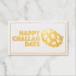 Happy Challah Days Holidays Hanukkah Chanukah Geschenkanhänger<br><div class="desc">Das Geschenktag zeigt eine originelle Marker-Illustration eines Laib geflochtenen herausfordernden Brotes, mit HAPPY CHALLAH DAYS in einem lustigen Schriftart. Ideal, um Hanukkah zu feiern. Dieses Design ist auch auf anderen Produkten verfügbar. Sehen Sie nicht, was Sie suchen? Brauchen Sie Hilfe bei der Anpassung? Kontaktieren Sie Rebecca, um etwas für Sie...</div>
