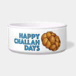Happy Challah Days Jewish Holiday Hanukkah Brot Napf<br><div class="desc">Eine originelle Marker-Illustration eines Laib von herausforderndem Brot mit HAPPY CHALLAH DAYS in einem lustigen blauen Schriftart. Gut für Hanukkah! Sehen Sie nicht,  wonach Sie suchen? Brauchen Sie Hilfe bei der Anpassung? Kontaktieren Sie Rebecca,  um etwas für Sie entworfen zu haben.</div>
