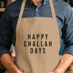 Happy Challah Days Niedlich Hanukkah Schürze<br><div class="desc">Genießen Sie die Urlaubsstimmung in dieser niedlichen Schürze mit "Happy Challah Days" in der modernen schwarzen Schrift. Spaß Neues Geschenk für Hanukkah!</div>