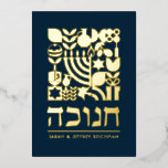 Happy Chanukah Hanukah Hebrew Greeting Foil Card Folien Feiertagskarte<br><div class="desc">Happy Hanukkah / Chanukah Modern Geometric Holiday Grüße in Real Gold Foil auf Dark Navy. Hebräisch liest "Chanukah". Menorah, Dreidel, Donuts, Stars & Olivenöl... Sie sind alle hier. Jewish Hanukkah Symbols Space, um Ihren personalisierten Text auf der Vorderseite und umgekehrt hinzuzufügen. Alles Gute wünscht Hanukkah. Dieses hochklassige, schöne, aussehen, ist...</div>