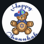 Happy Chanukah Teddy Bear Runder Aufkleber<br><div class="desc">Ein niedlicher Teddybär mit einem jüdischen Stern auf der Brust wünscht allen einen Happy Chanukah.</div>