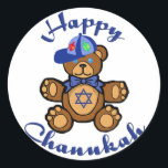 Happy Chanukah Teddy Bear Runder Aufkleber<br><div class="desc">Ein niedlicher Teddybär mit einem jüdischen Stern auf der Brust wünscht allen einen Happy Chanukah.</div>