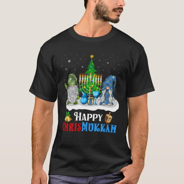 Happy Chrismukkah Gnomes Weihnachten und Hanukkah T-Shirt (Vorderseite)