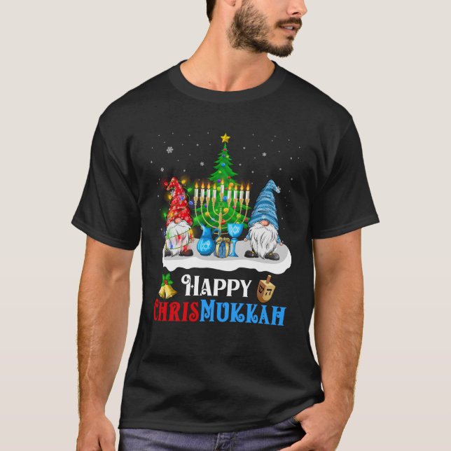 Happy Chrismukkah Gnomes Weihnachten und Hanukkah T-Shirt (Vorderseite)