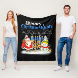 Happy Chrismukkah Jüdische Weihnachtszeit Hanukkah Fleecedecke<br><div class="desc">Weihnachtsjunge Kinder Kinder Jugendliche Männer. Funny Spaß Grafik Tee Kostüme für diejenigen,  die glauben an Weihnachtsmann,  Liebe Hirsch,  Rentier,  Elf,  Elfen,  Gesang Songs,  Party Dekoration,  Baum,  Hut,  Socken Dieses Weihnachtstee mit Grafik ist ein großes Weihnachtsgeschenk</div>