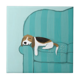 Happy Couch Hund - Niedlicher Beagle Schlafen  Hei Fliese
