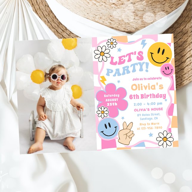 Happy Face Smile Groovy Checkered Geburtstag Foto Einladung (Von Creator hochgeladen)
