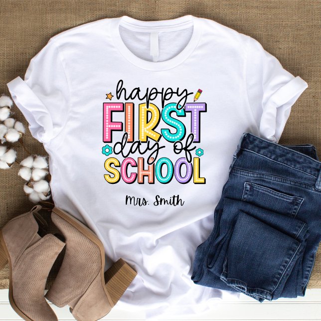 Happy First Day of School Personalisiert TShirt (Von Creator hochgeladen)