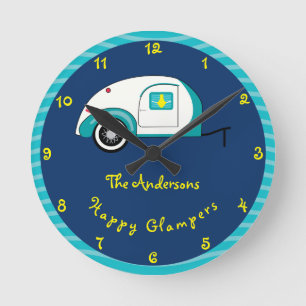 Happy Glamper Aquamarine Vintag Teardrop Trailer Runde Wanduhr