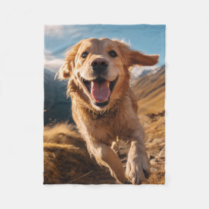 Happy Golden Retriever Running Fleecedecke