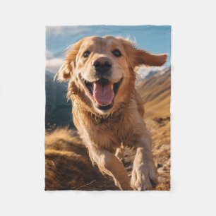 Happy Golden Retriever Running Fleecedecke