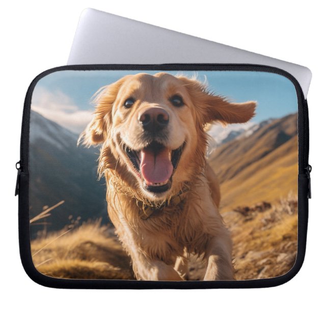 Happy Golden Retriever Running Laptopschutzhülle (Vorderseite)