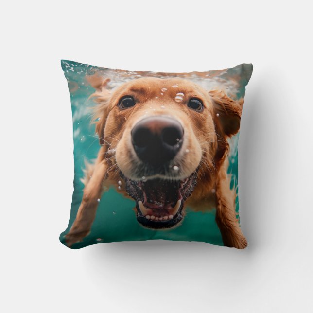 Happy Golden Retriever Schwimmen unter Wasser Kissen (Vorderseite)