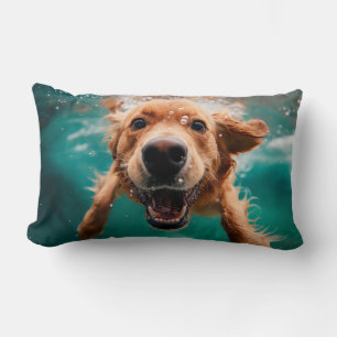 Happy Golden Retriever Schwimmen unter Wasser Lendenkissen