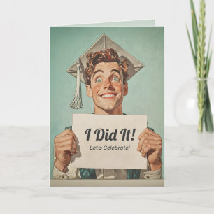 Happy Graduate Holding Einladung
